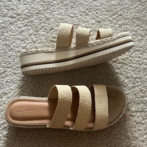 Universal Thread platform/wedge shoes.